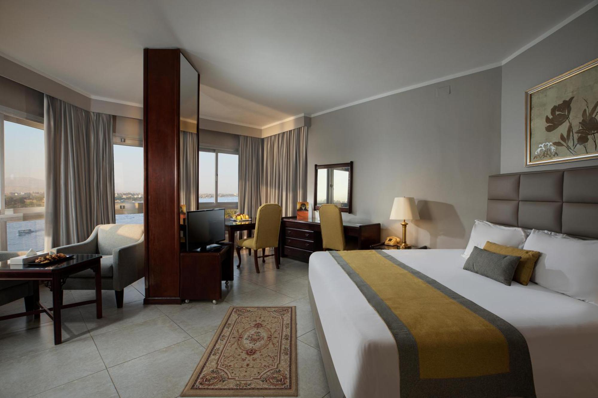 Pyramisa Hotel Luxor Bagian luar foto