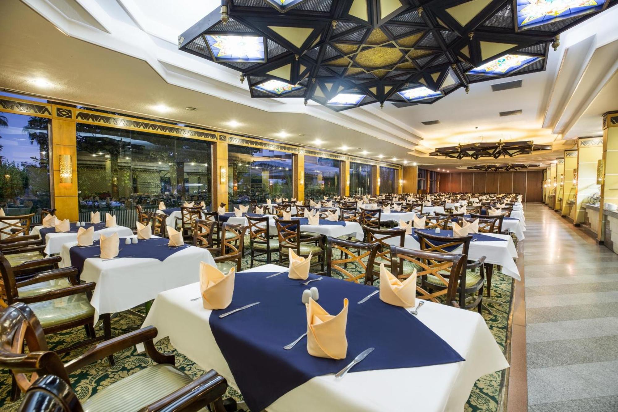 Pyramisa Hotel Luxor Bagian luar foto