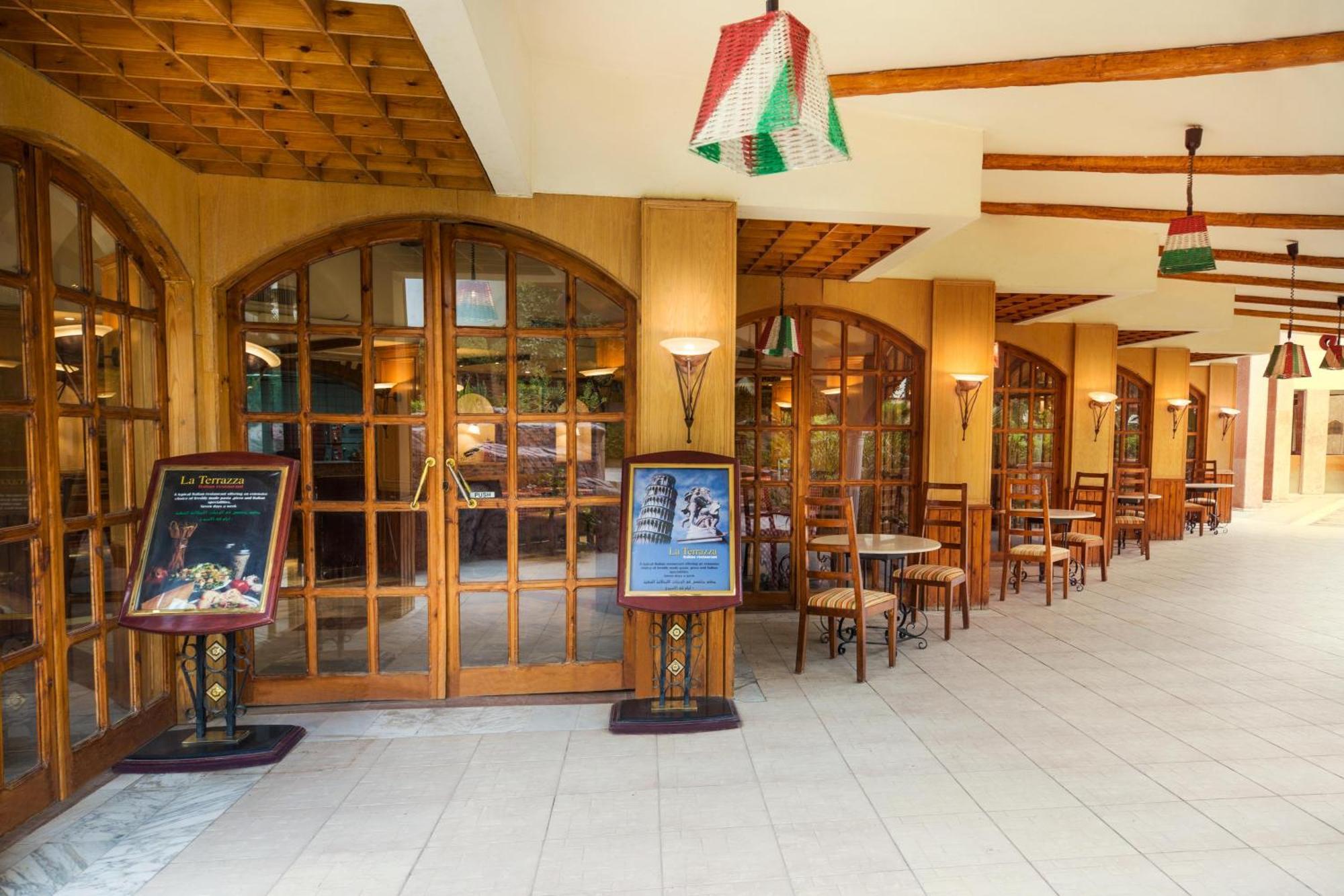 Pyramisa Hotel Luxor Bagian luar foto