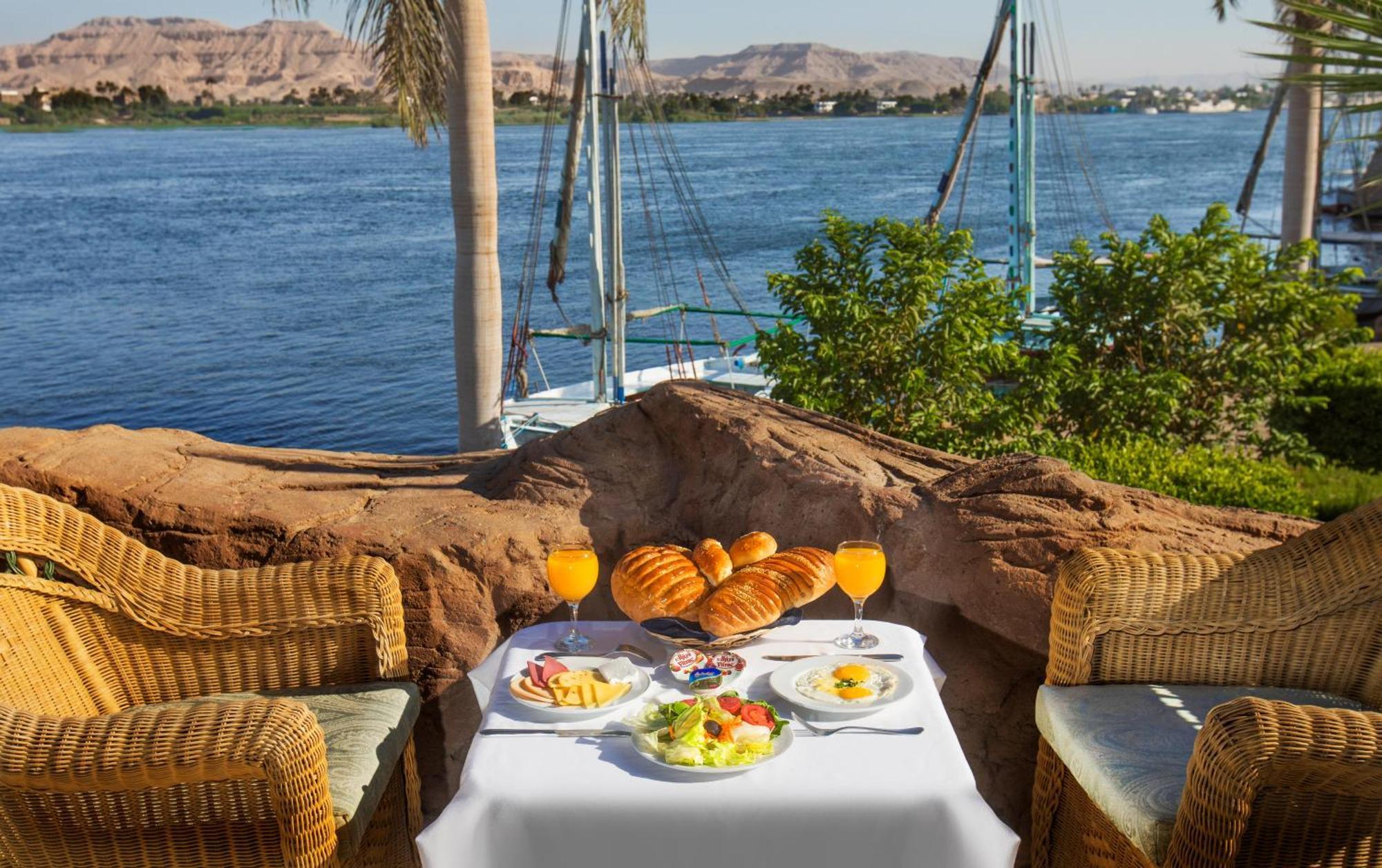 Pyramisa Hotel Luxor Bagian luar foto