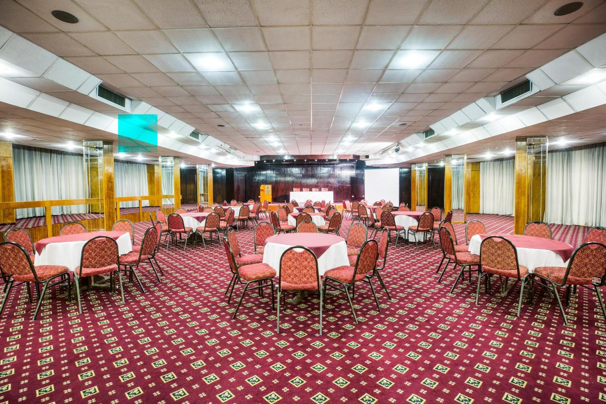 Pyramisa Hotel Luxor Bagian luar foto